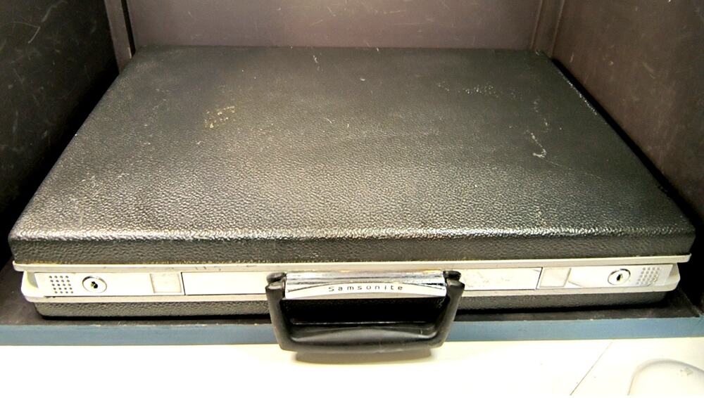 1954.  Samsonite Medallion Attache' Hard Briefcase Vintage Black Silver Tone
